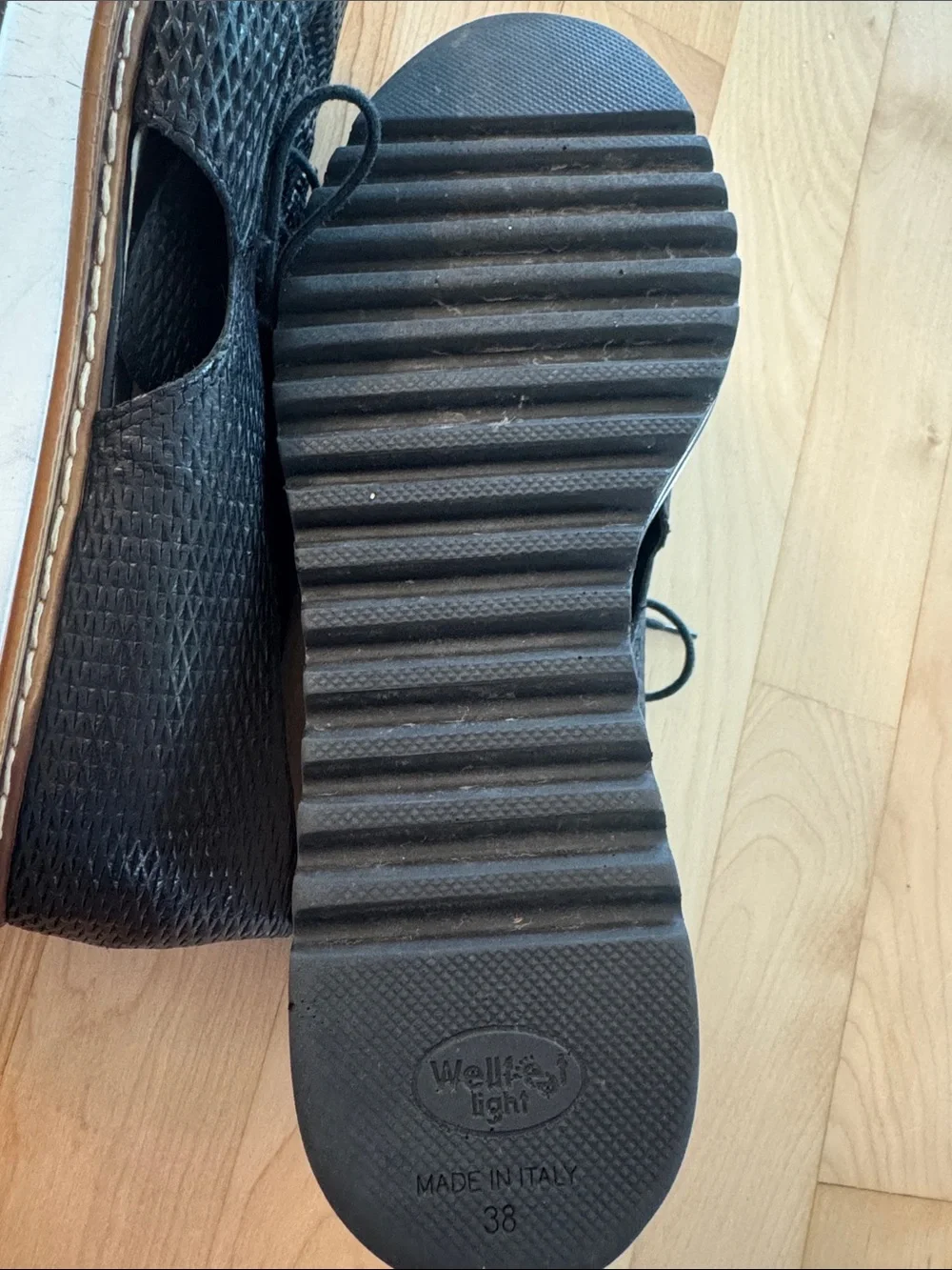 Wellfeet Black Textured Lace-Up Platform Leather Oxfords Shoes size 38 /  7.5/8